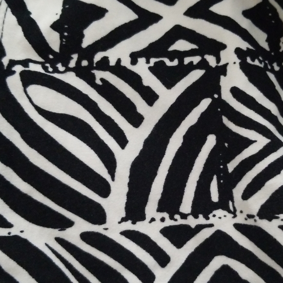 Geometric Leggings - Picture 3 of 4